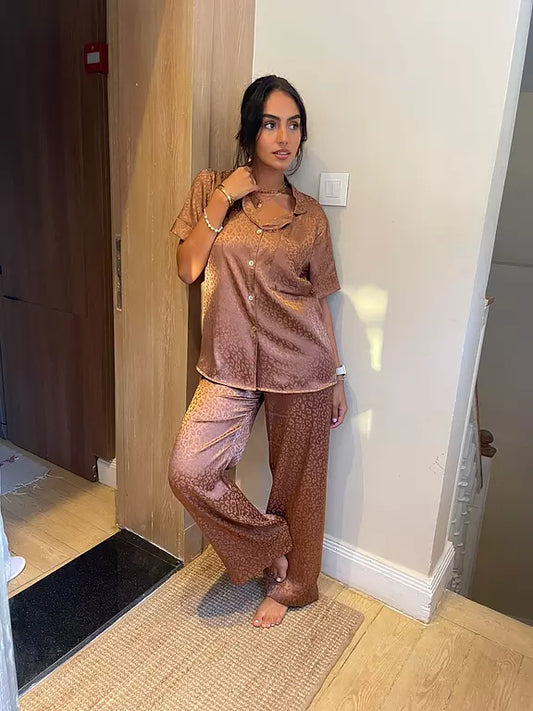 Chic Chita in Brown