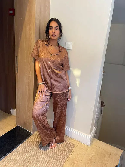 Chic Chita in Brown