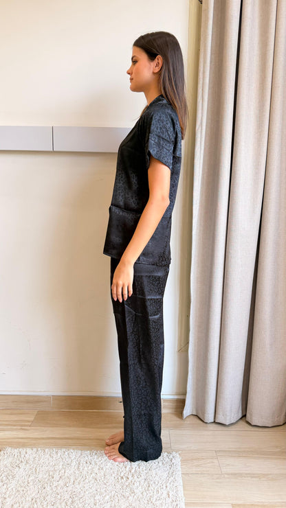 Chic Chita in black